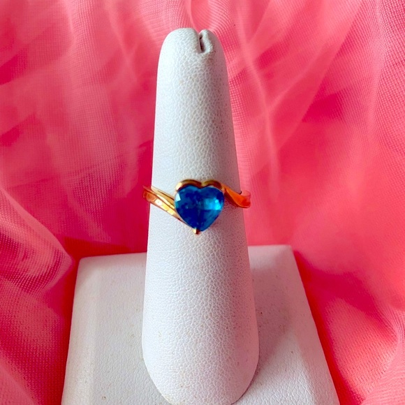 14k BLUE TOPAZ HEART RING SZ 6 1/2